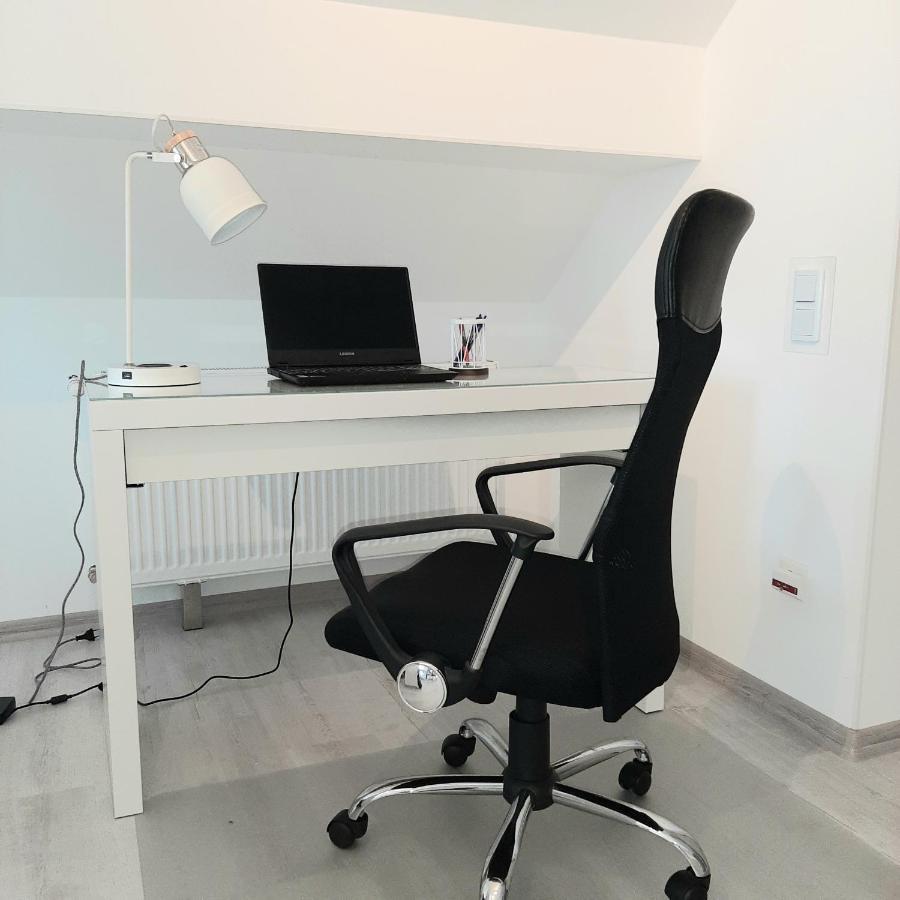 Design Maisonette - 24H Self-Check-In - Bis 7 Pers - In Direkter Weihernaehe - Parkplatz - Wifi - Balkon -Terrasse - Radwege Schiffweiler Dış mekan fotoğraf