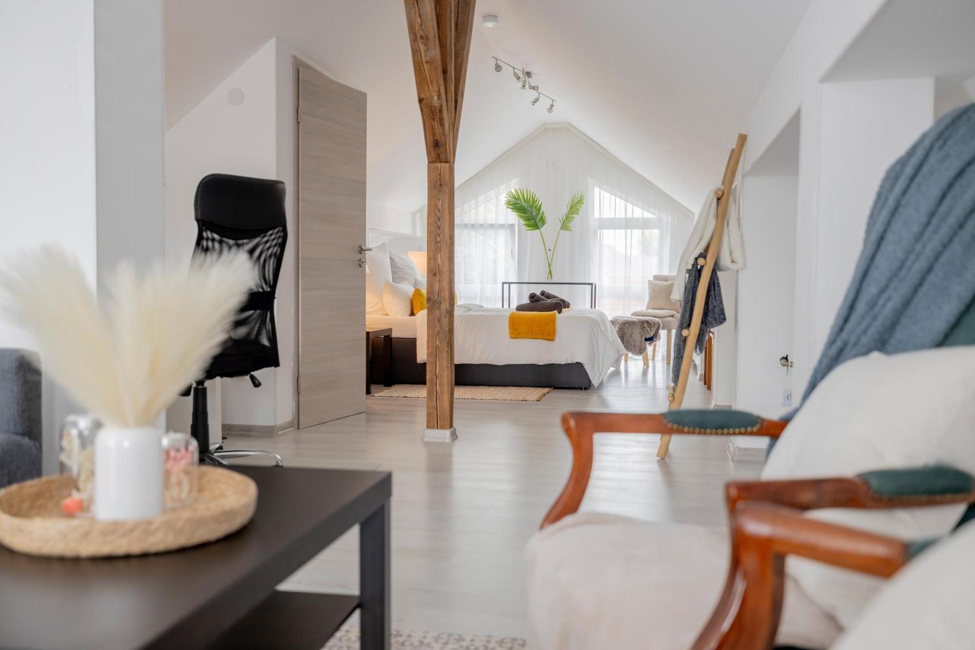 Design Maisonette - 24H Self-Check-In - Bis 7 Pers - In Direkter Weihernaehe - Parkplatz - Wifi - Balkon -Terrasse - Radwege Schiffweiler Dış mekan fotoğraf
