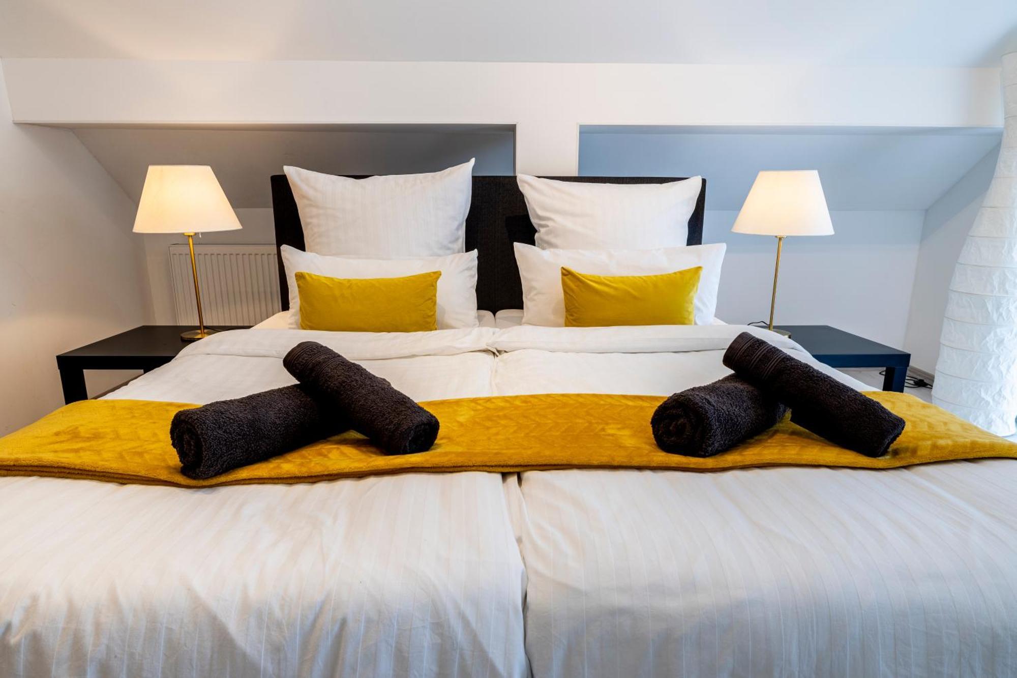 Design Maisonette - 24H Self-Check-In - Bis 7 Pers - In Direkter Weihernaehe - Parkplatz - Wifi - Balkon -Terrasse - Radwege Schiffweiler Dış mekan fotoğraf