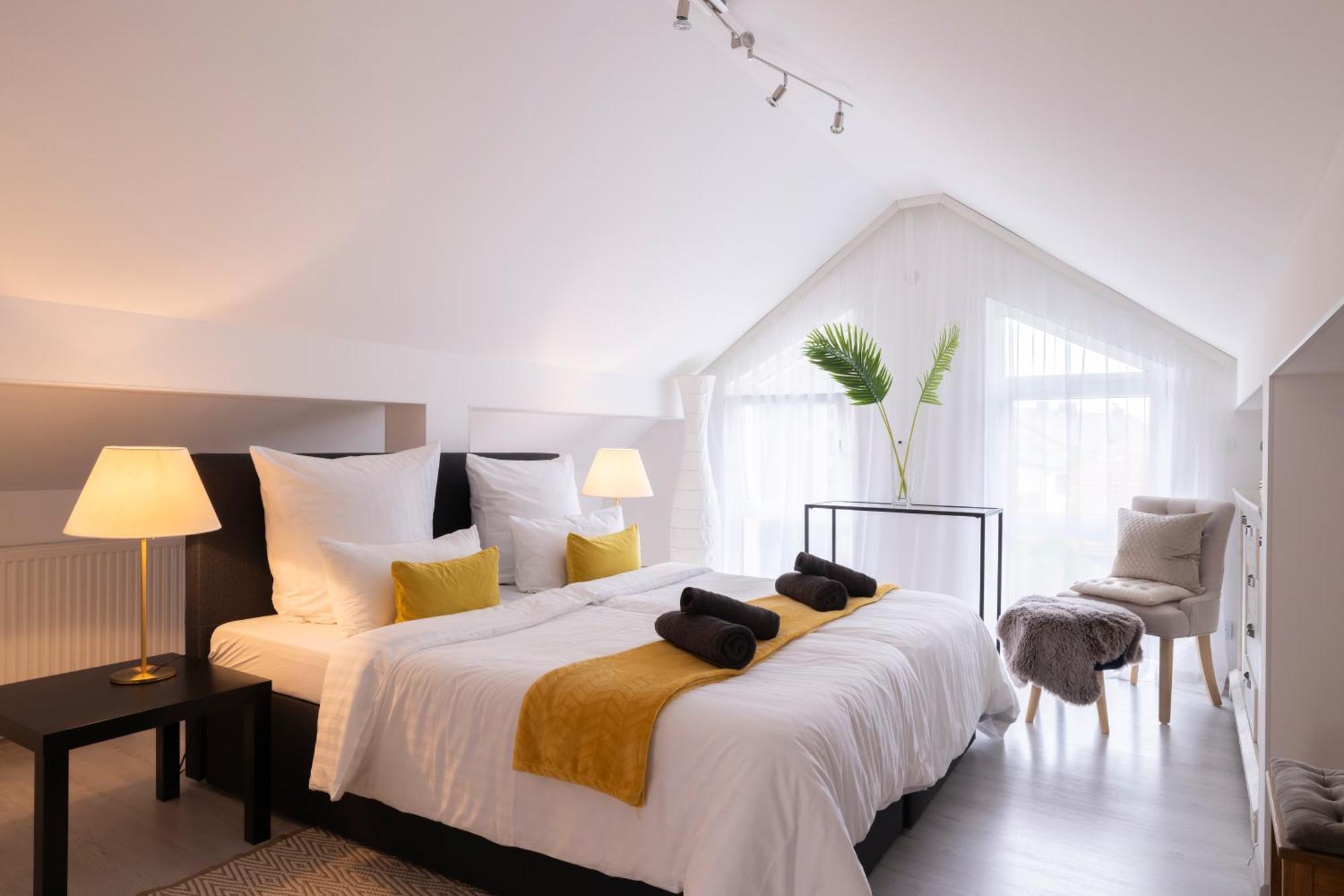 Design Maisonette - 24H Self-Check-In - Bis 7 Pers - In Direkter Weihernaehe - Parkplatz - Wifi - Balkon -Terrasse - Radwege Schiffweiler Dış mekan fotoğraf