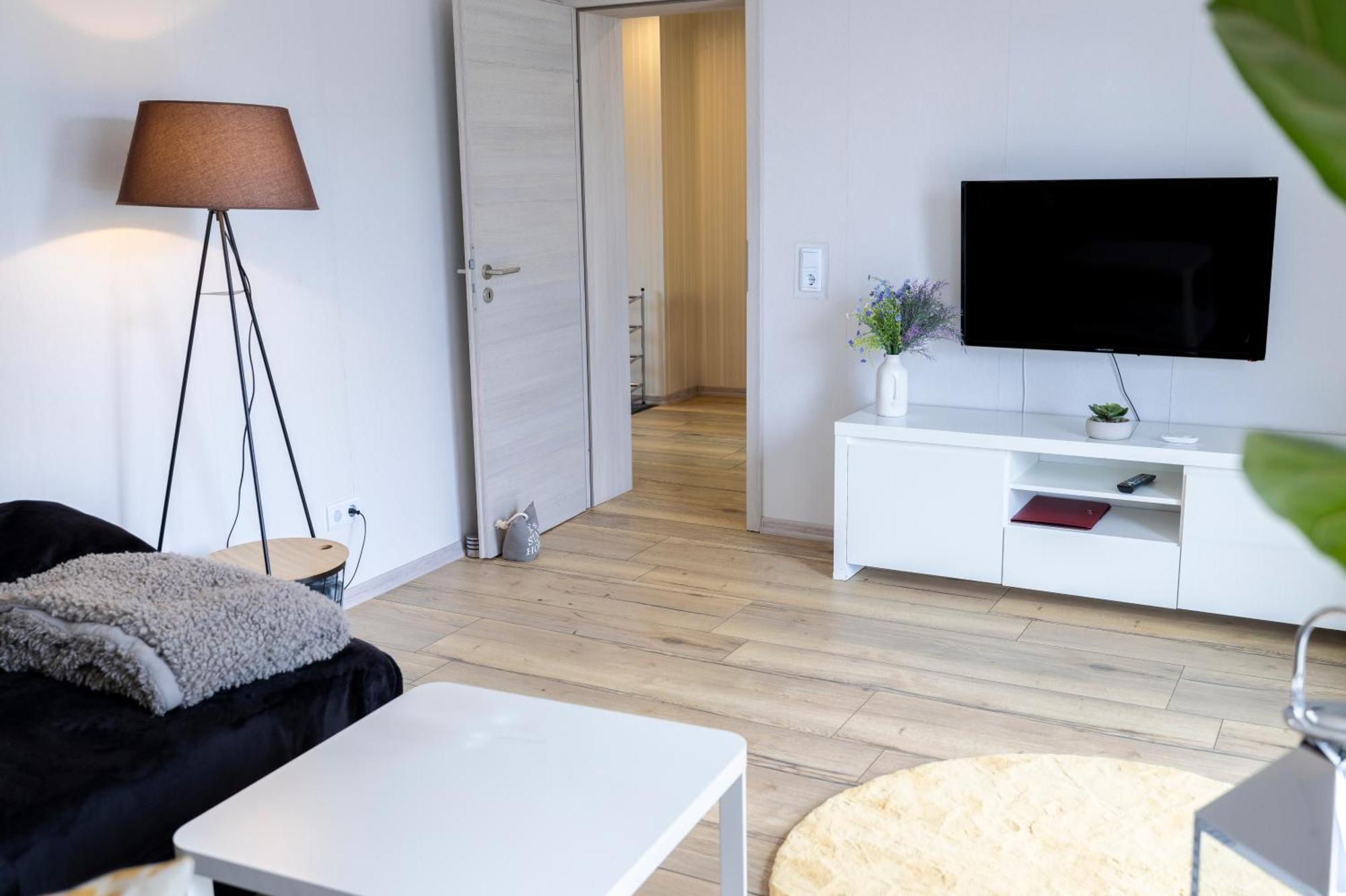 Design Maisonette - 24H Self-Check-In - Bis 7 Pers - In Direkter Weihernaehe - Parkplatz - Wifi - Balkon -Terrasse - Radwege Schiffweiler Dış mekan fotoğraf