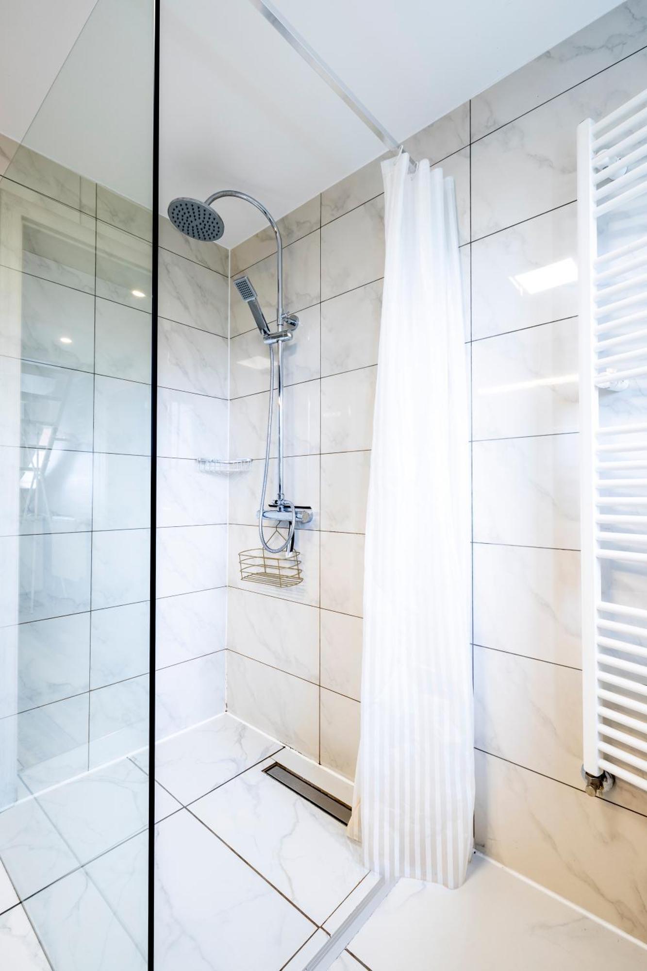 Design Maisonette - 24H Self-Check-In - Bis 7 Pers - In Direkter Weihernaehe - Parkplatz - Wifi - Balkon -Terrasse - Radwege Schiffweiler Dış mekan fotoğraf