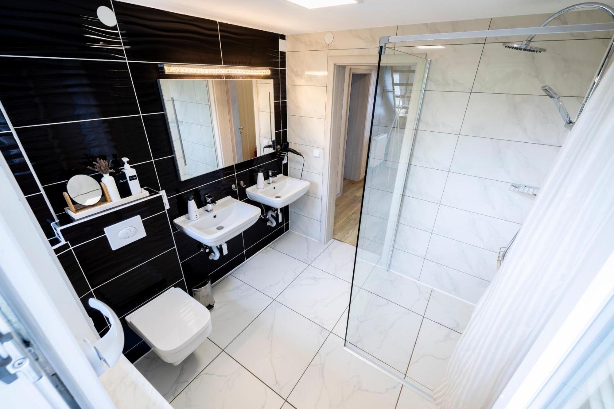 Design Maisonette - 24H Self-Check-In - Bis 7 Pers - In Direkter Weihernaehe - Parkplatz - Wifi - Balkon -Terrasse - Radwege Schiffweiler Dış mekan fotoğraf
