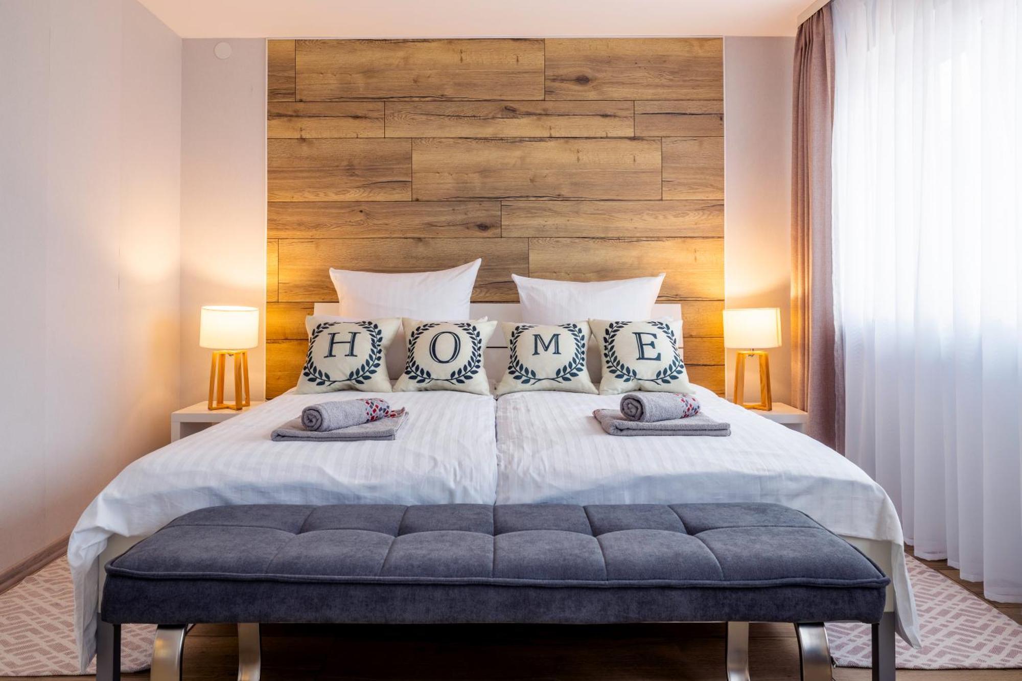 Design Maisonette - 24H Self-Check-In - Bis 7 Pers - In Direkter Weihernaehe - Parkplatz - Wifi - Balkon -Terrasse - Radwege Schiffweiler Dış mekan fotoğraf